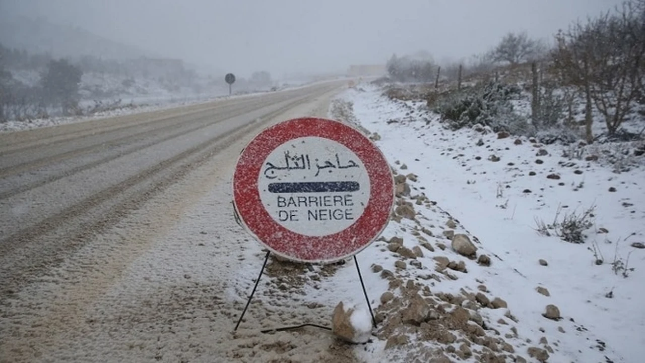 أجواء باردة وثلوج ورياح قوية تضرب مناطق واسعة في المغرب يوم الاثنين